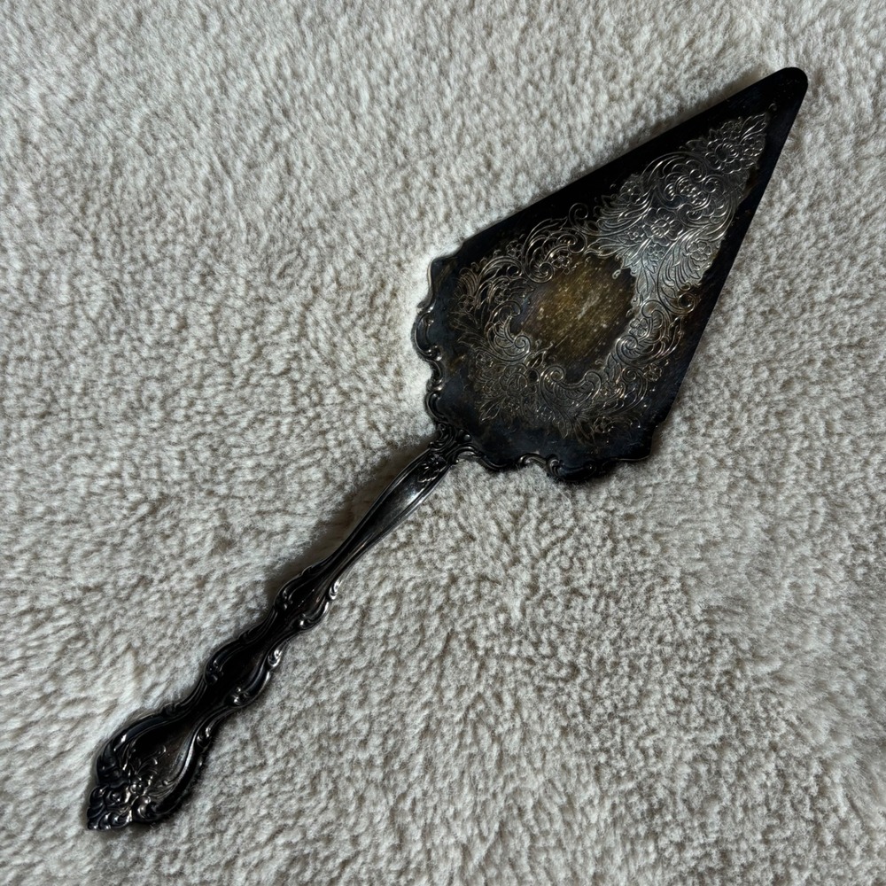 International Silver Cake Pie Server Silver‎ Ornate Floral Scroll
